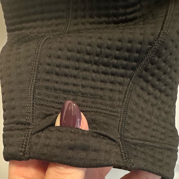 Lululemon Waffle-knit Funnel-neck Long-sleeve shirt. Black. Size 10 - Picture 5 of 6